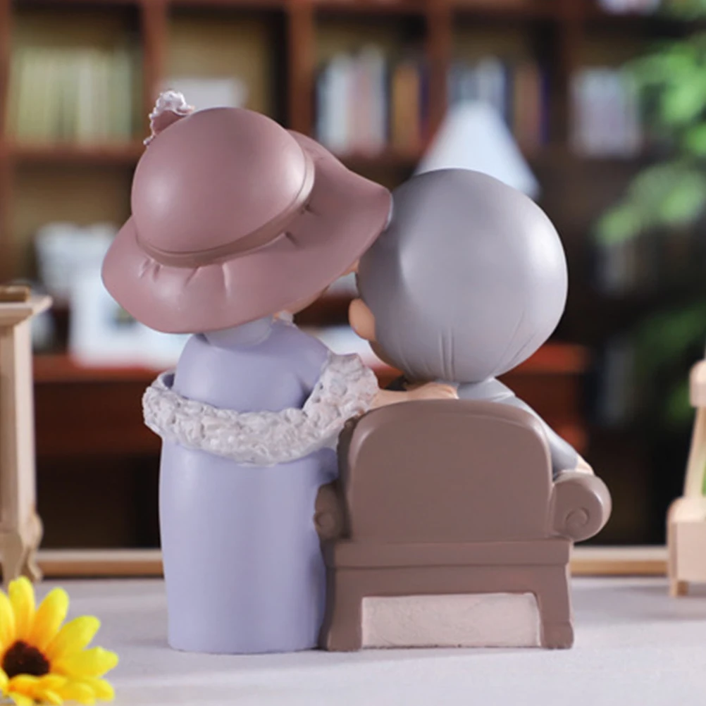 

1 set Desktop naments Resin Craft Elderly Couple Figurines Realistic Miniature Models Wedding Anniversary