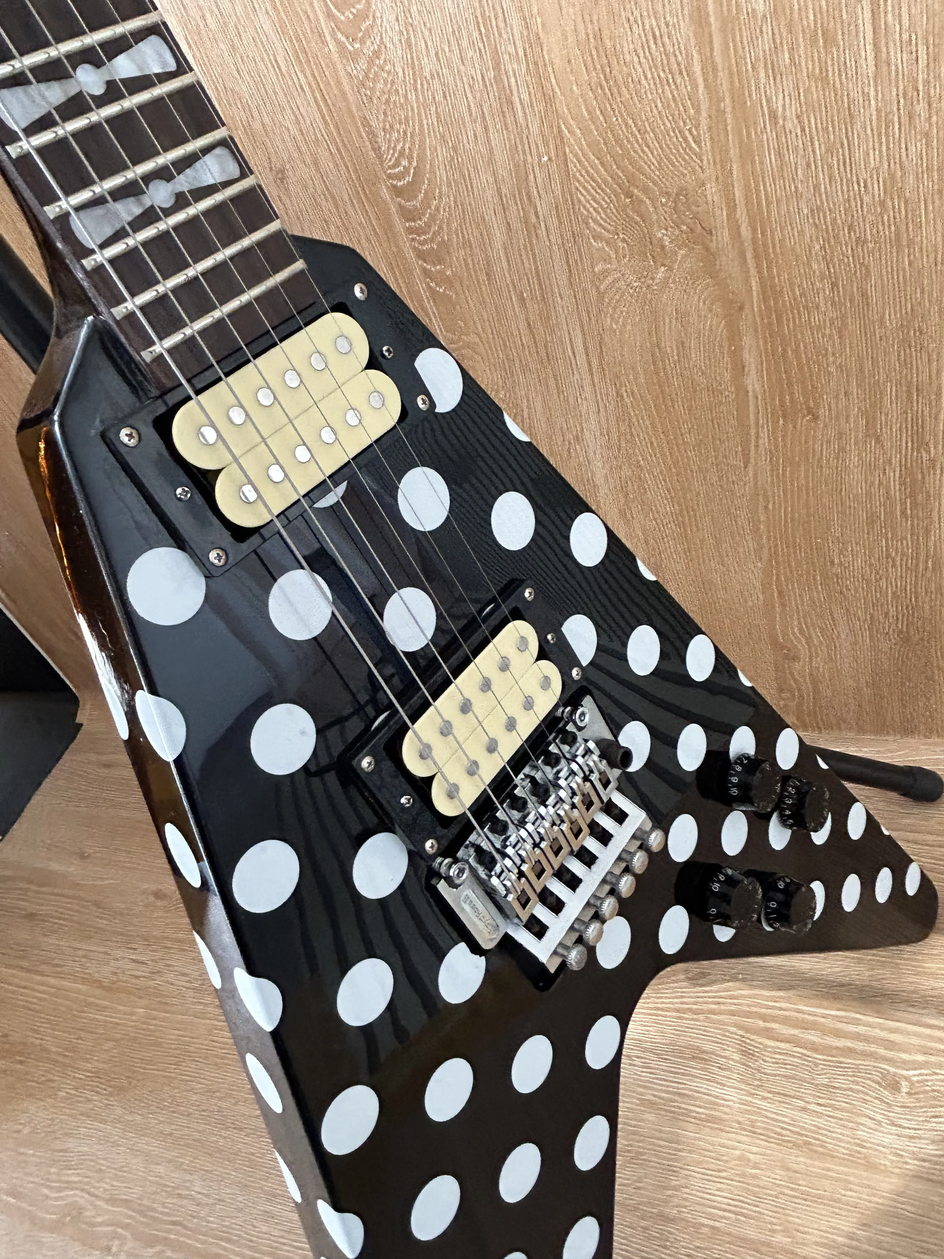 6-String Black White Polka Dot V-Shape Electric Guitar Double Locking Tremolo HH Pickups