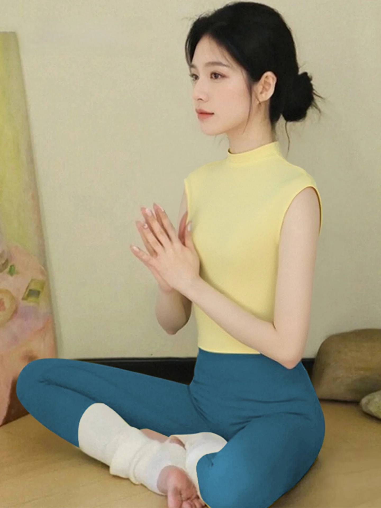 女性のヨガフィットネスピラティススポーツウェア半袖ハイネック痩身ナイロン通気性吸湿性弾性サマースーツ