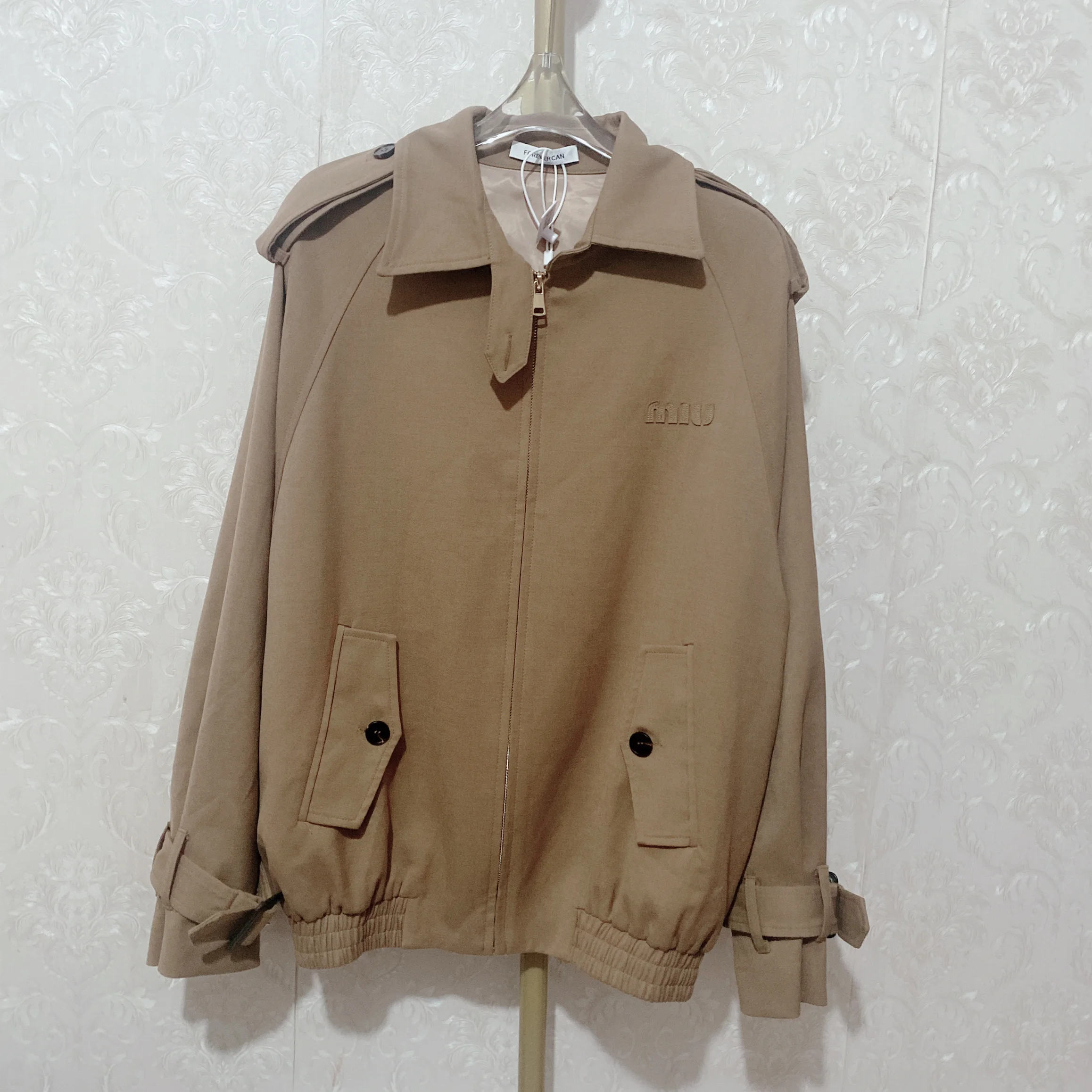 

Винтажная куртка Forevercan Berlin и юбка SC274: Ретро-стиль для повседневной носки, женская одежда