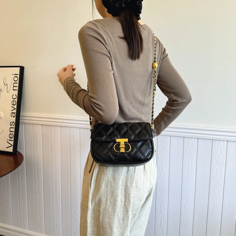 حقيبة مربعة مبطنة لعام 2025، محفظة كتف للخريف للنساء، حقيبة كروس بحزام على شكل سلسلة، حقيبة متعددة الاستخدامات من اليوم إلى الليل، حبال مزخرفة #3