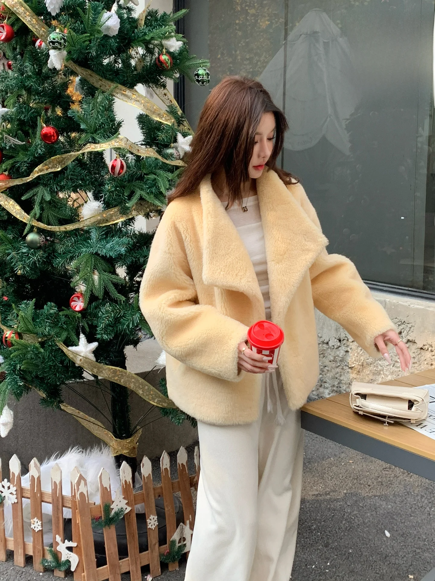 

Lamb Fur Coat Women's Lazy Style Full Wool Leather Integrated Collar Winter Outerwear Short Loose Fit Warm Pure Color Coat