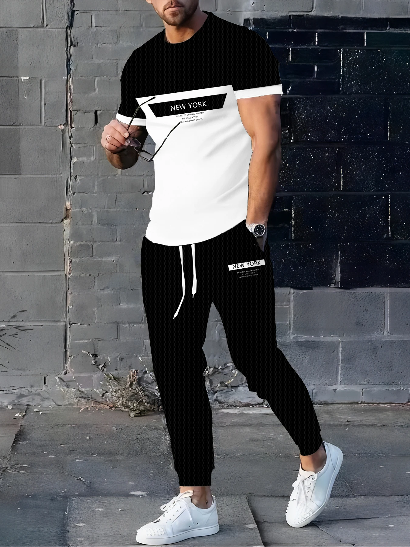 

The summer new men's suit is a casual fashionable and simple style printed outdoor men's wear