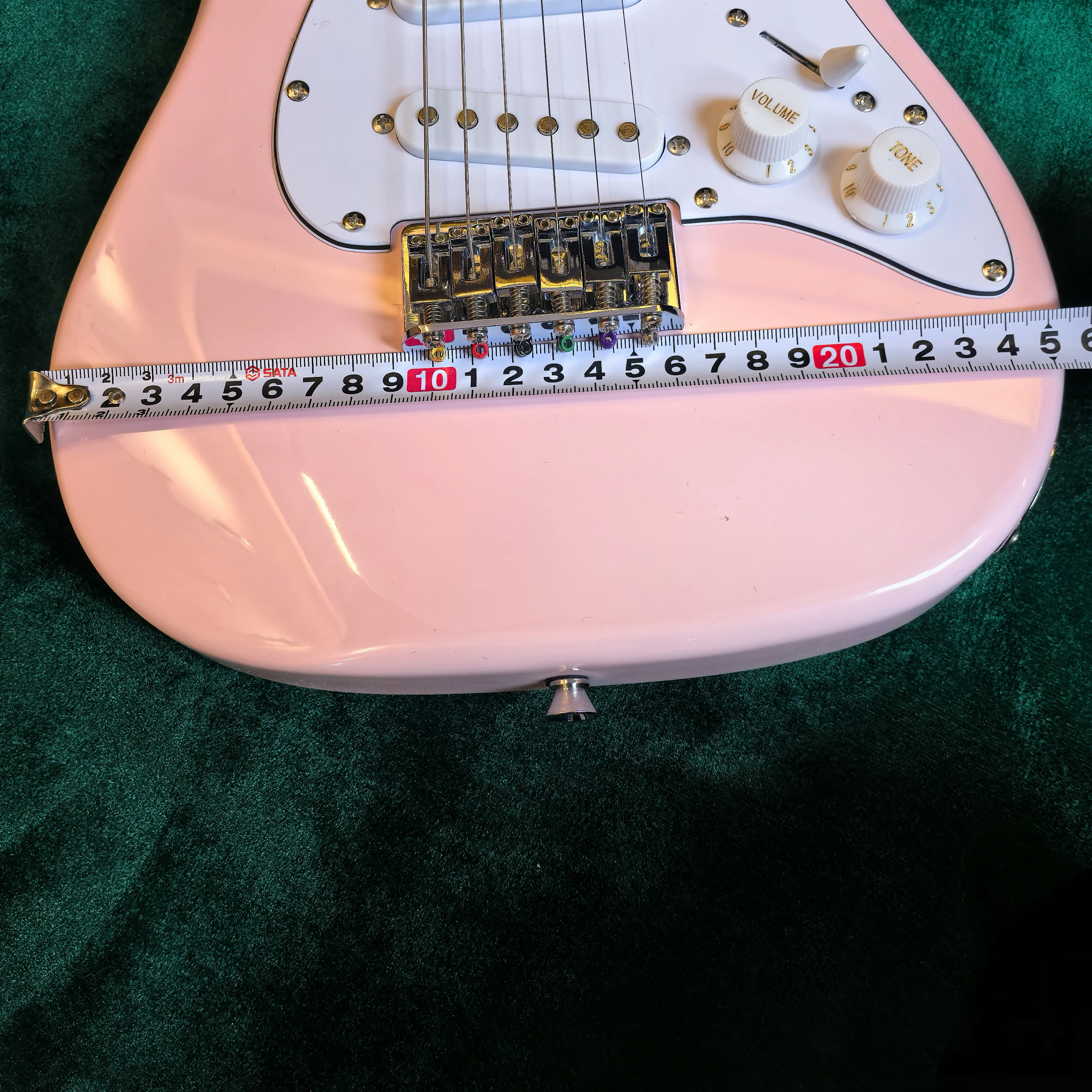 موديل أطفال، جيتار كهربائي وردي مكون من 6 أوتار، جيتار كهربائي صغير 24 بوصة، تباعد سلسلة 492 مم، طول الجيتار الإجمالي 80 سم.