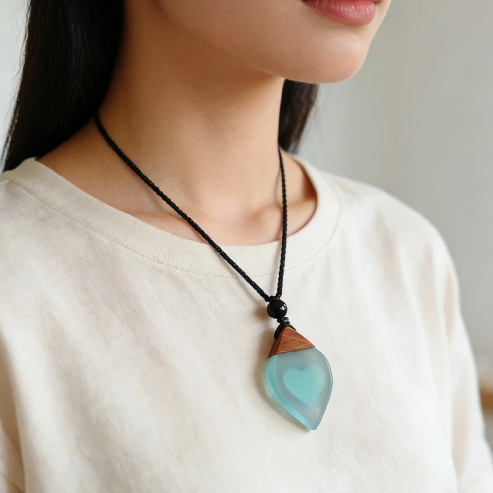 Blue Heart-Shaped Pendant, Simple Retro Aesthetic, Inspired by Love, New Fashion, Romantic, Hidden Luminous Heart-Shaped Necklac - view 6