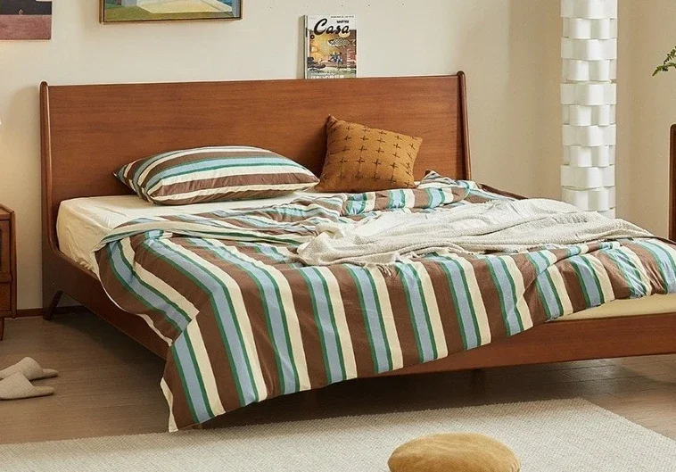 

Solid wood bed retro simple all logs 1.5m 1.8m small apartment soft bag bedroom double