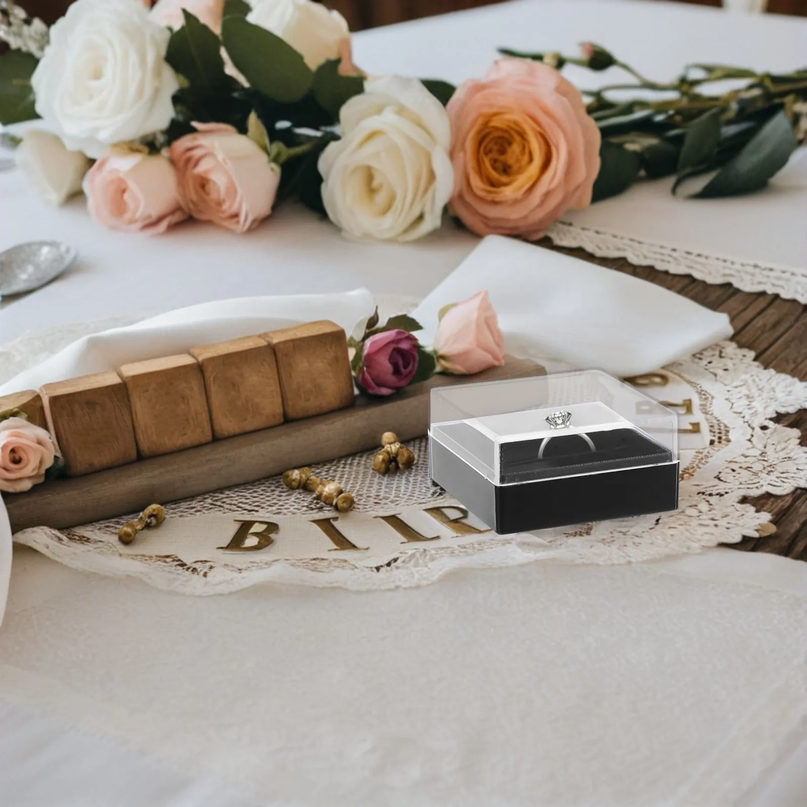 

Набор из 10 прозрачных коробочек для украшений: брошей, колец, булавок, серег, подвесок. Минималистичный портативный органайзер для колец. Идеально для свадьбы.