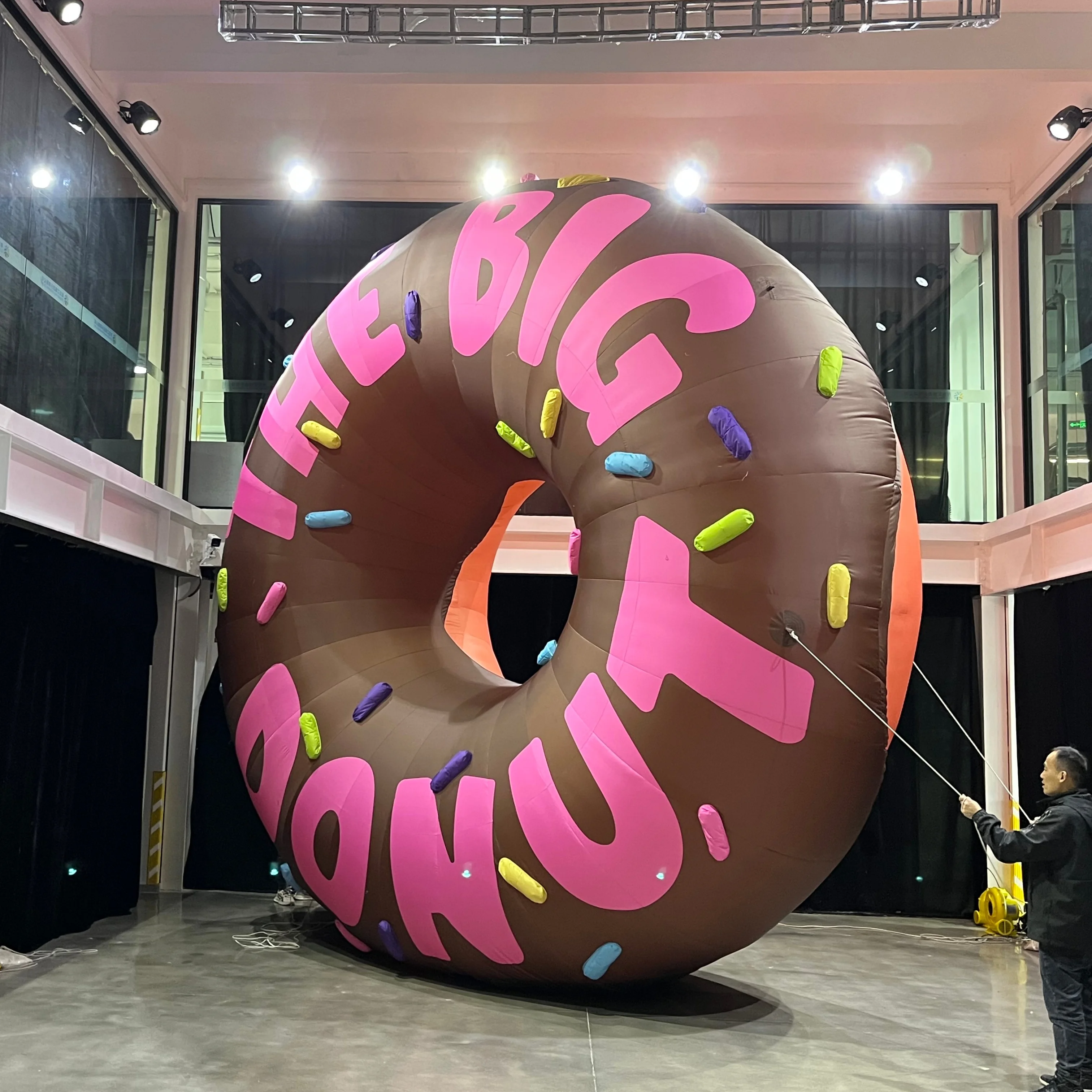 Dessert Shop Promotion Event Decoration Inflatable Donut LED PVC Inflatable Food Models Customized Inflatable Doughnut Ring