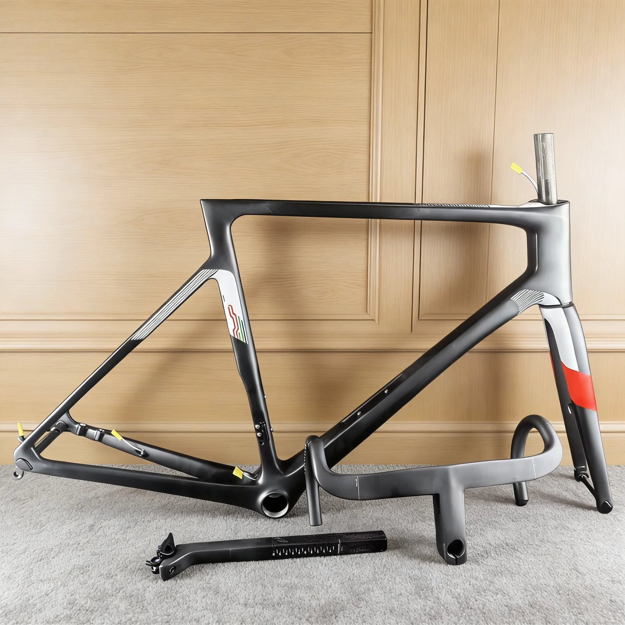 

V4RS carbon fiber road bike frame, T47 fully internally cabled frame group, lightweight carbon fiber road bike frame group.