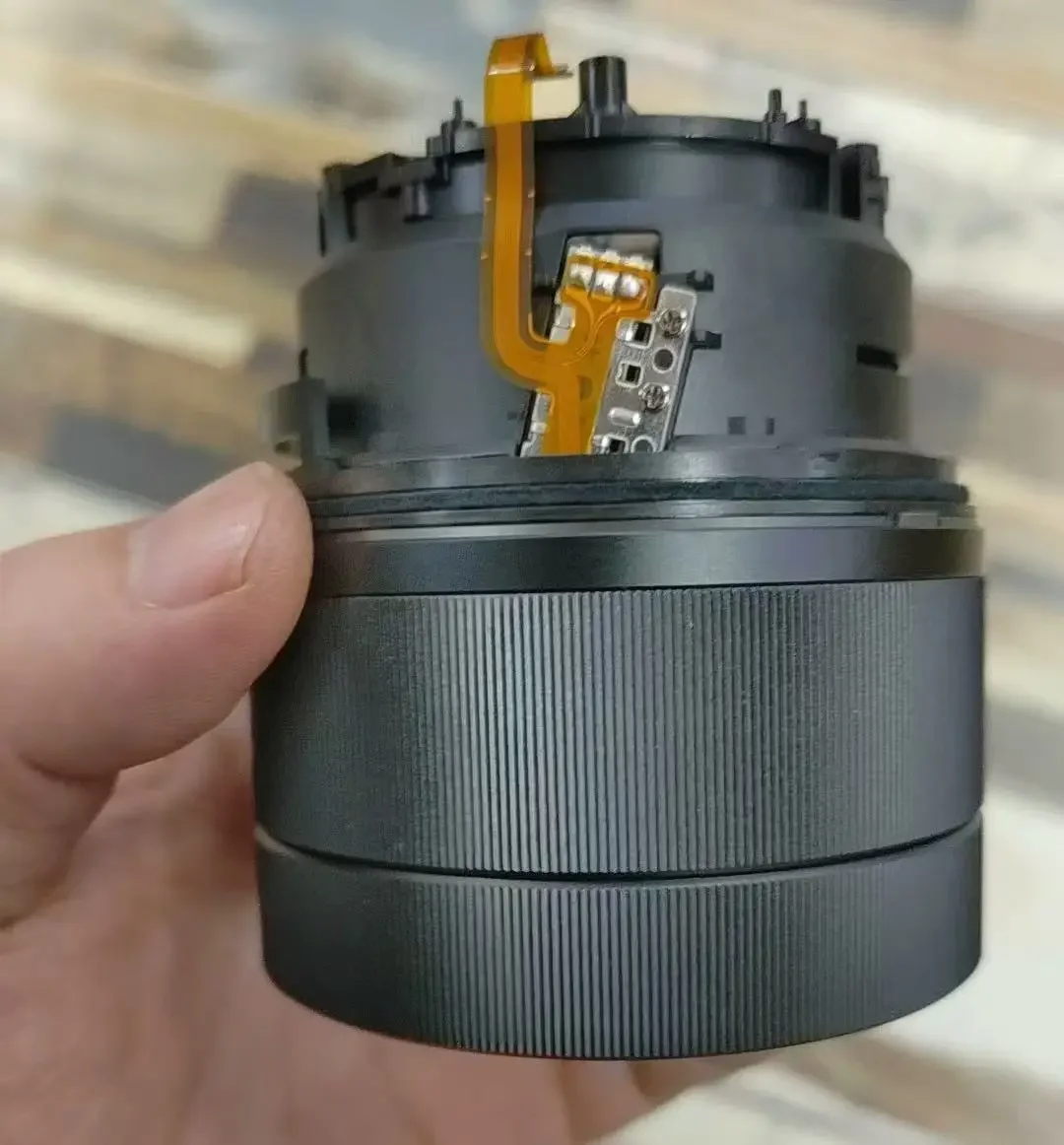 

For use with Sony FE 4/24-70 lens snap mount cartridge, rear cartridge, base cartridge.