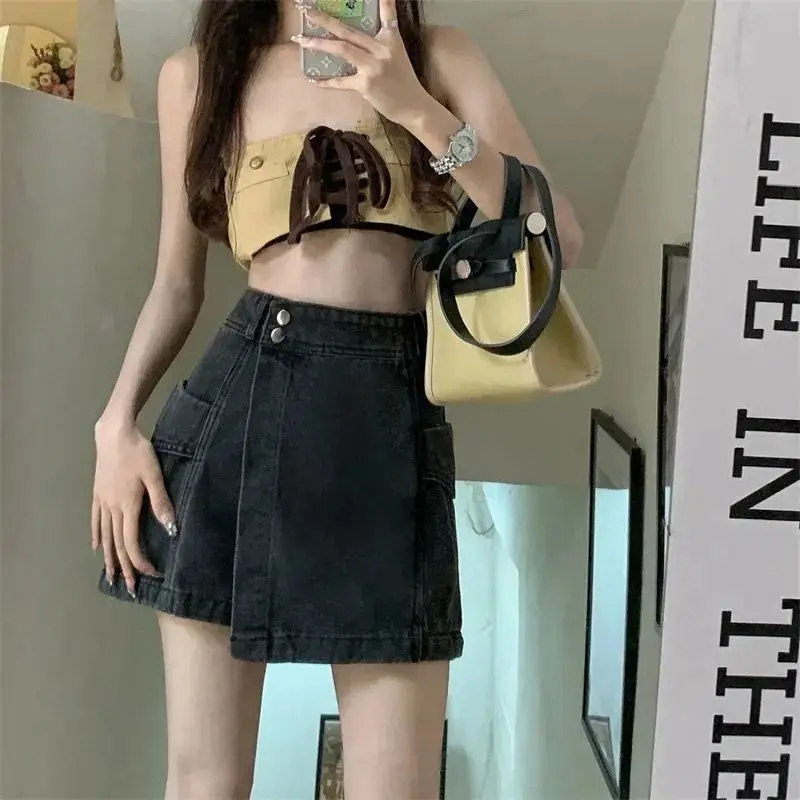 Unregelmäßige Denim Hot Girls Shorts für den Sommer, hohe Taille, neuer schlanker und modischer Rock