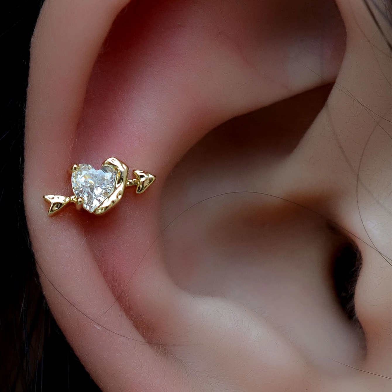 1 Stück Edelstahl-Knorpelstecker-Ohrringe, hypoallergen, zierlicher flacher Helix-Tragus-Piercing-Schmuck für Damen – Detail 4
