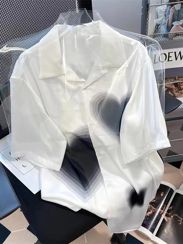 

Женская свободная рубашка в корейском стиле с художественным принтом в форме сердца, летняя модная винтажная рубашка в гонконгском стиле с короткими рукавами