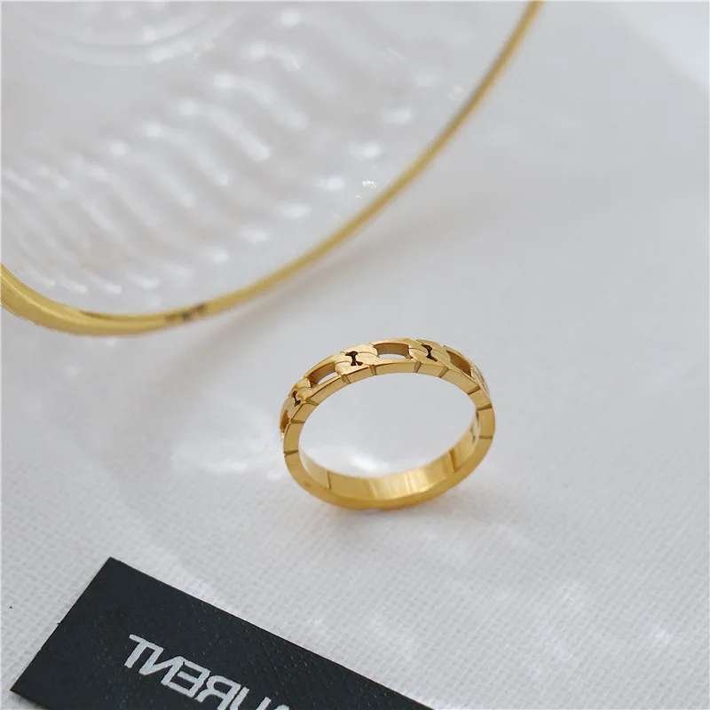 Vintage French Hollow Chain Twist Ring Women's Fashion Personality Party Ring Simple Titanium Steel Jewelry 18K Gold Plated