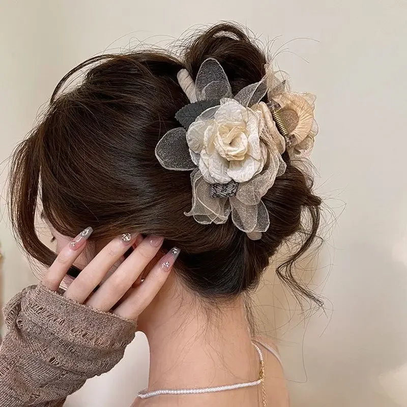 

1pc Super fairy mesh, dried rose petals, high-end hair clip, shark clip, new hair clip and accessory