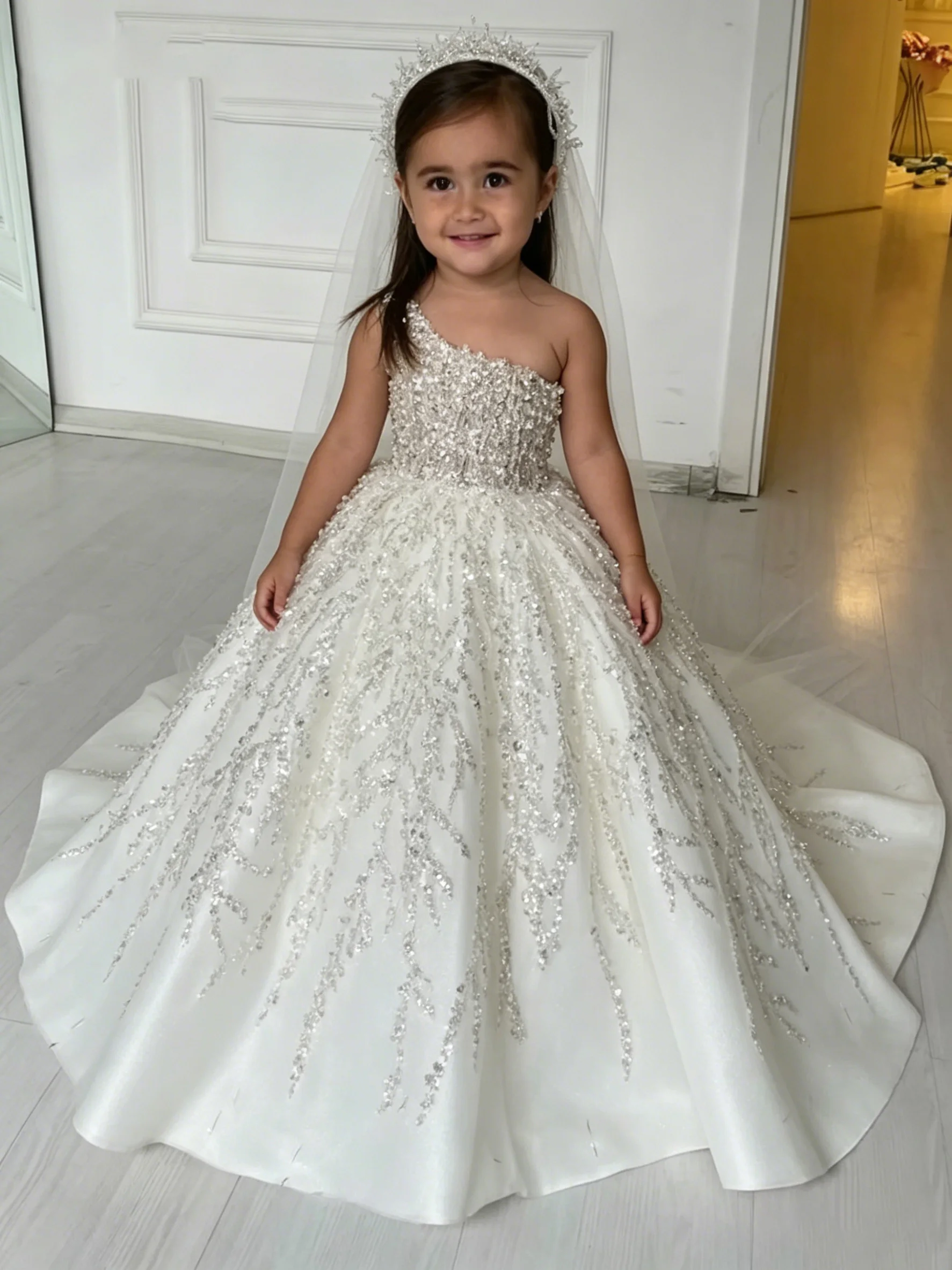 

Customized Flower Girl Dress For Wedding Glitter Beading Sleeveless Floor Length Elegant Kids Birthday First Communion Gown
