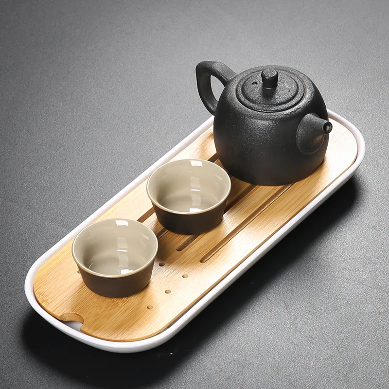 Kung Fu theeservies met theeblad, eenvoudige moderne theepot, Japans, hotelkamers, slaapzaal, thuis