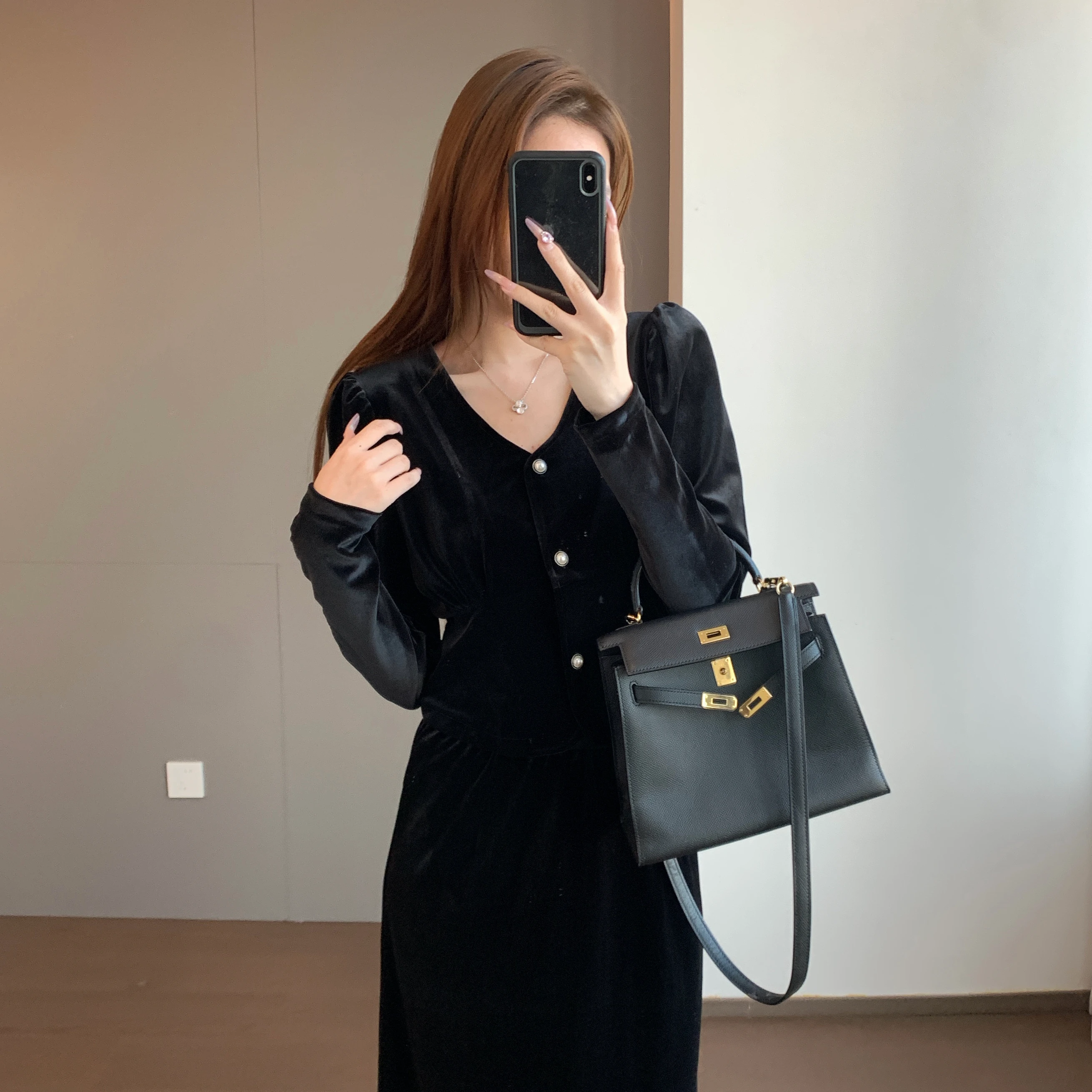 

Ele Retro Velvet Set with Lace Splicing Ba Split Waist Cinching Top And Pearl Button f Skirt for Women