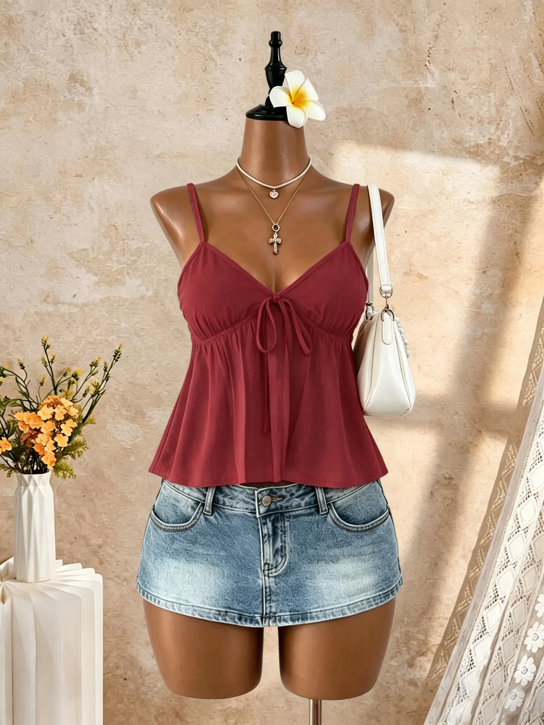 Damen V-Ausschnitt Spaghettiträger-Top mit Knoten vorne, geraffter Taille und ausgestelltem Peplum-Saum, Sommer 2026, Y2K, einfarbig Schwarz, lässig für Strandurlaub – Detail 5