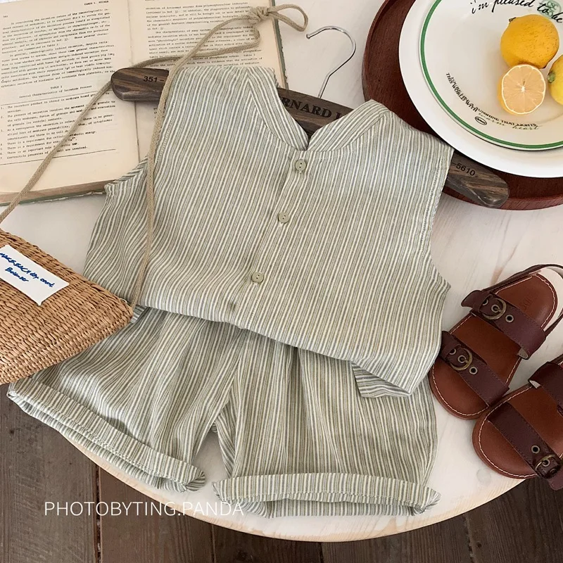 

Korean children's clothing boys' summer outfit 2025 set Korean handsome striped children's vest T-shirt summer