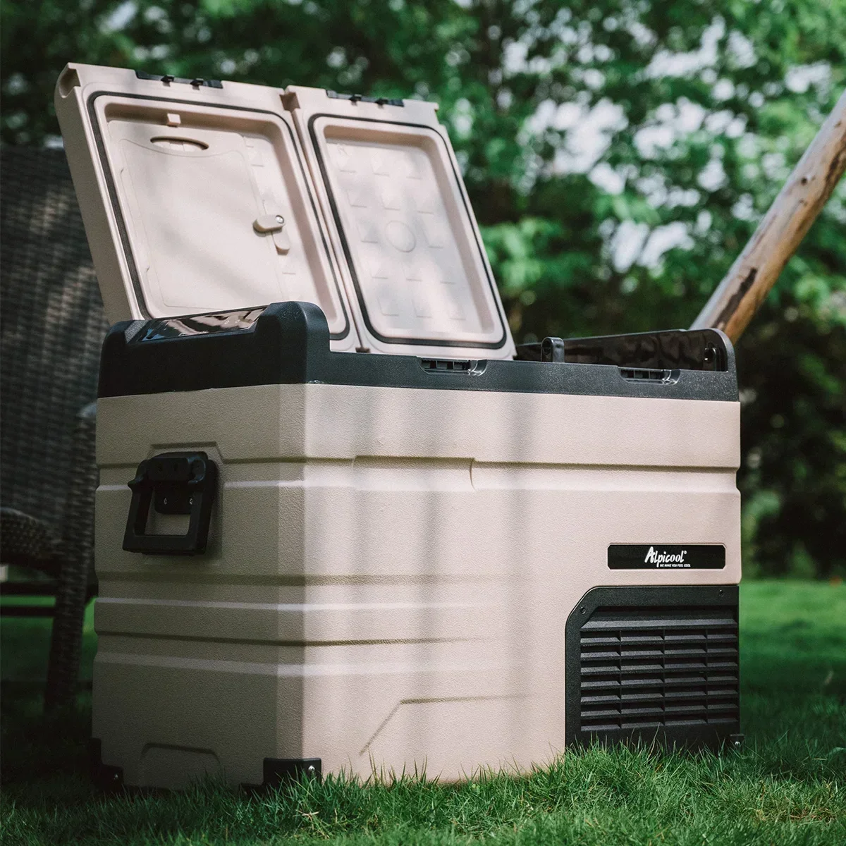 Compressor portátil dc caravana van acampamento ao ar livre freezer de peito alimentado por bateria geladeira solar para carro