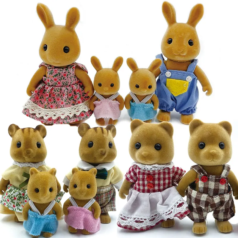 : Figuras de personagens de anime com conjuntos de fantasias