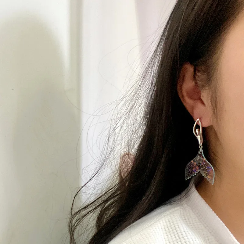 Ovxxons 1 Pair Abstract Mermaid Stud Earrings Temperament Niche New Fashion Popular Resin Gold Foil Earrings Retro Style image 3