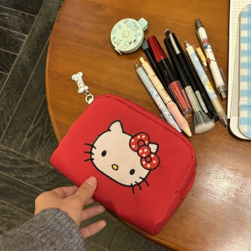 مرحبا كيتي حقيبة صغيرة المرأة حقيبة مستحضرات التجميل Kawaii حقيبة مستحضرات تجميل الكرتون المرأة حقيبة أدوات الزينة المطرزة أحمر الشفاه كيس التخزين
