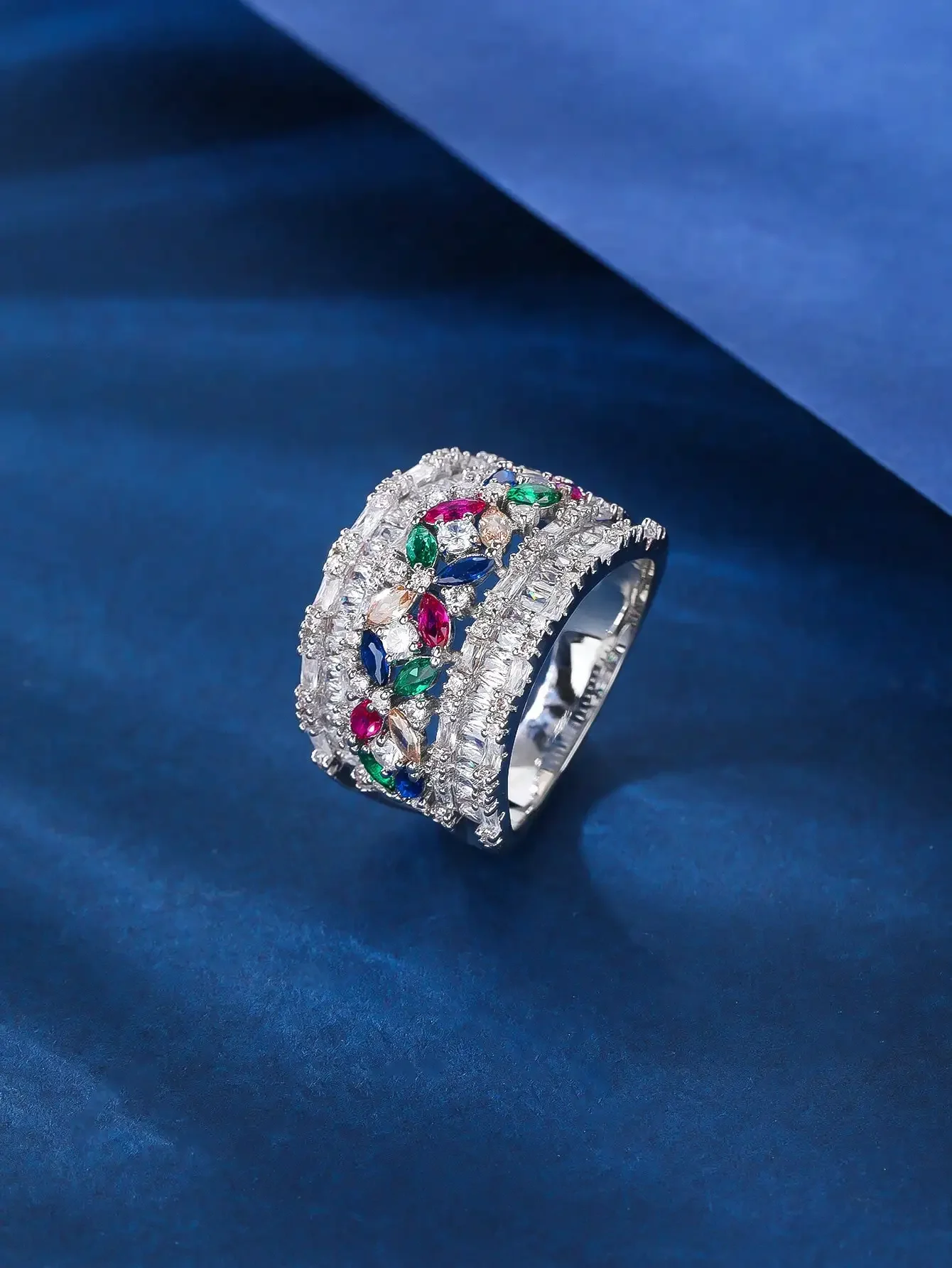 

Exquisite handcrafted ring: Made of high-quality materials, with a unique design, it is an excellent gift choice. Worldwide deli