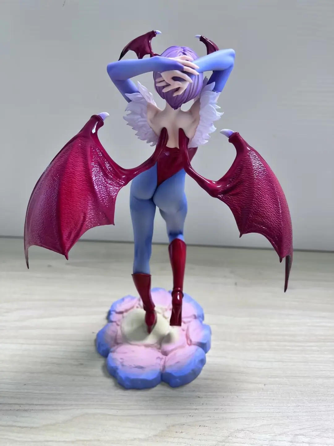 Schönes Mädchen-Dämonen-Succubus Monica Lilith Felicia-Spiel rund um die Animation, handgefertigtes Ornament-Modell