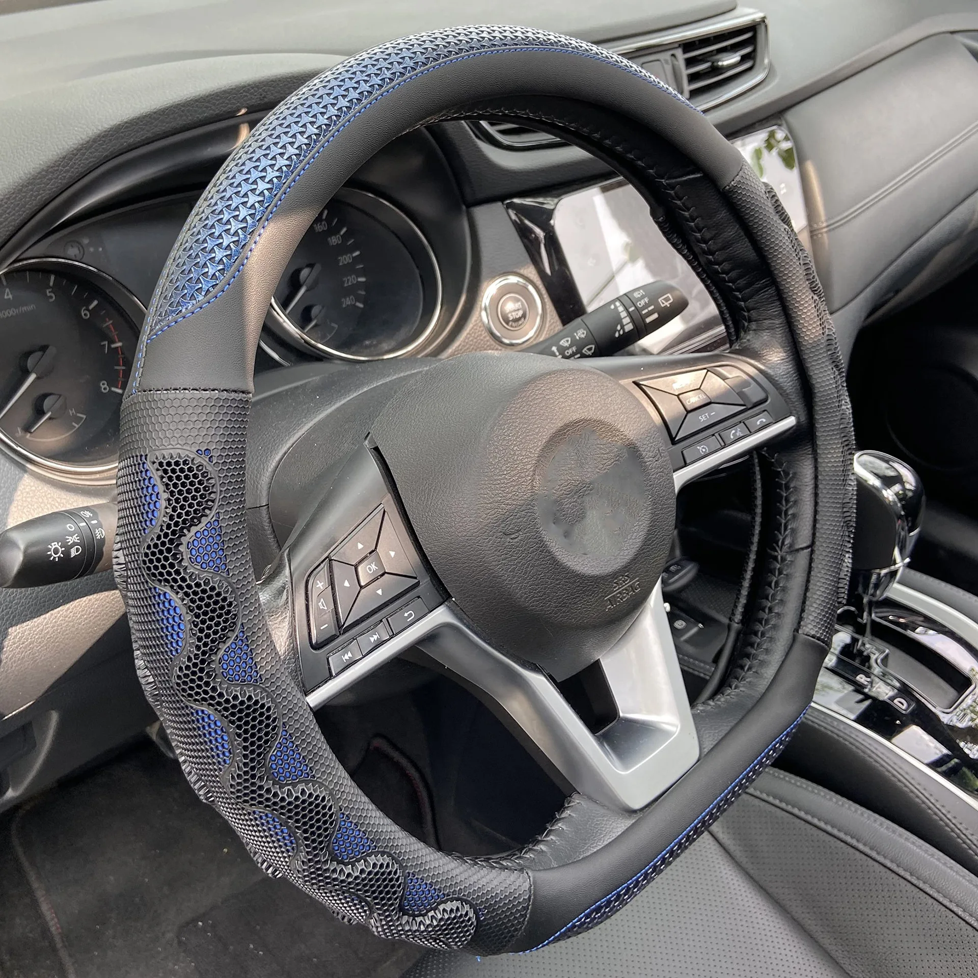 

38cm Universal Anti-Slip 3D Honeycomb Design Steering Wheel Cover for Cars Suitable for 14.5-15 Inch Wheels