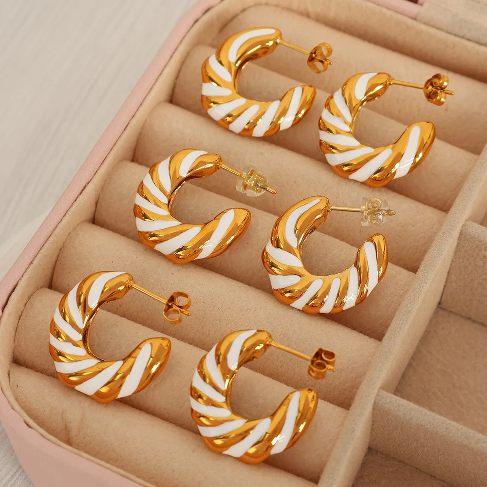 

Women'S Geometric Irregular Earrings Gold And White Stainless Steel Metal Design Earrings Simple Jewelry Gift