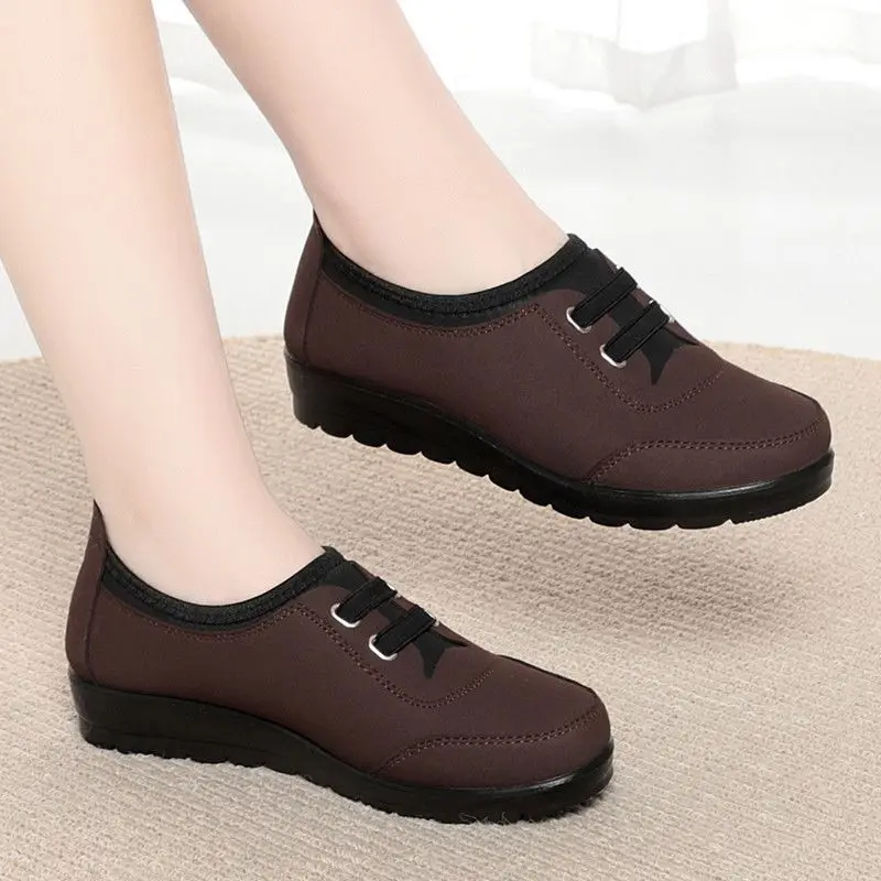 Damen-Schuhe aus Canvas mit weicher Sohle, zum Hineinschlüpfen, rutschfest, flache Laufschuhe für ältere Damen, atmungsaktiv, bequem, lässige Slipper. – Detail 7