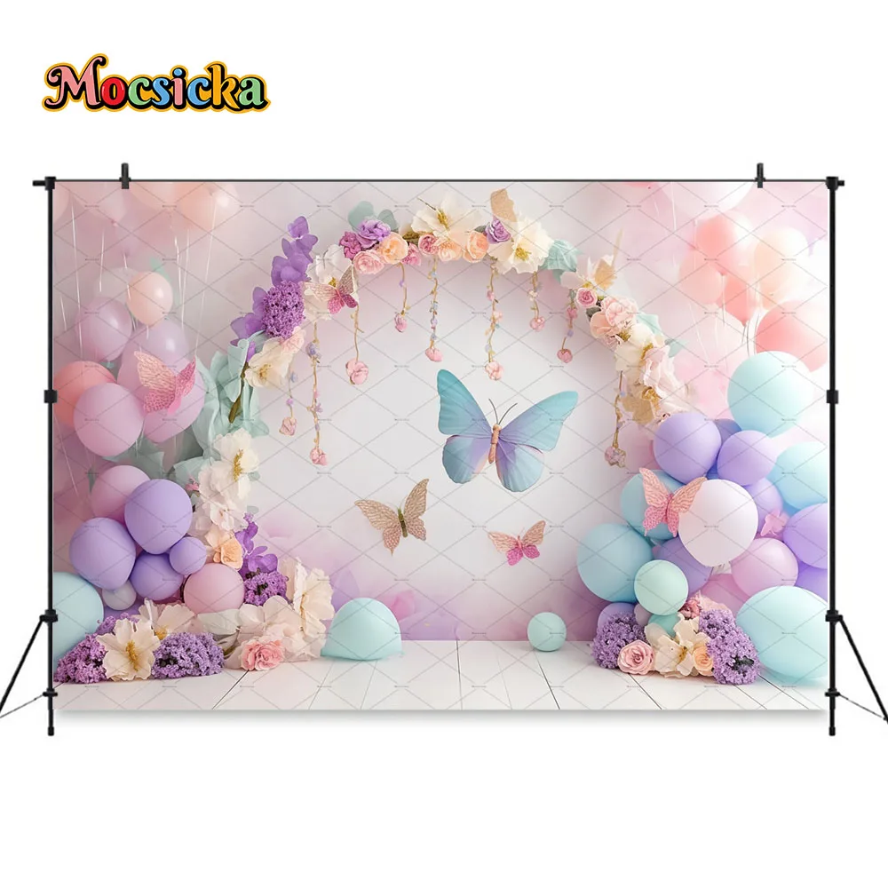 子供のためのケーキスマッシュ写真の背景、甘い蝶、ピンクのアーチ、風船の壁、女の子のための花の背景、1歳の誕生日、フォトゾーン
