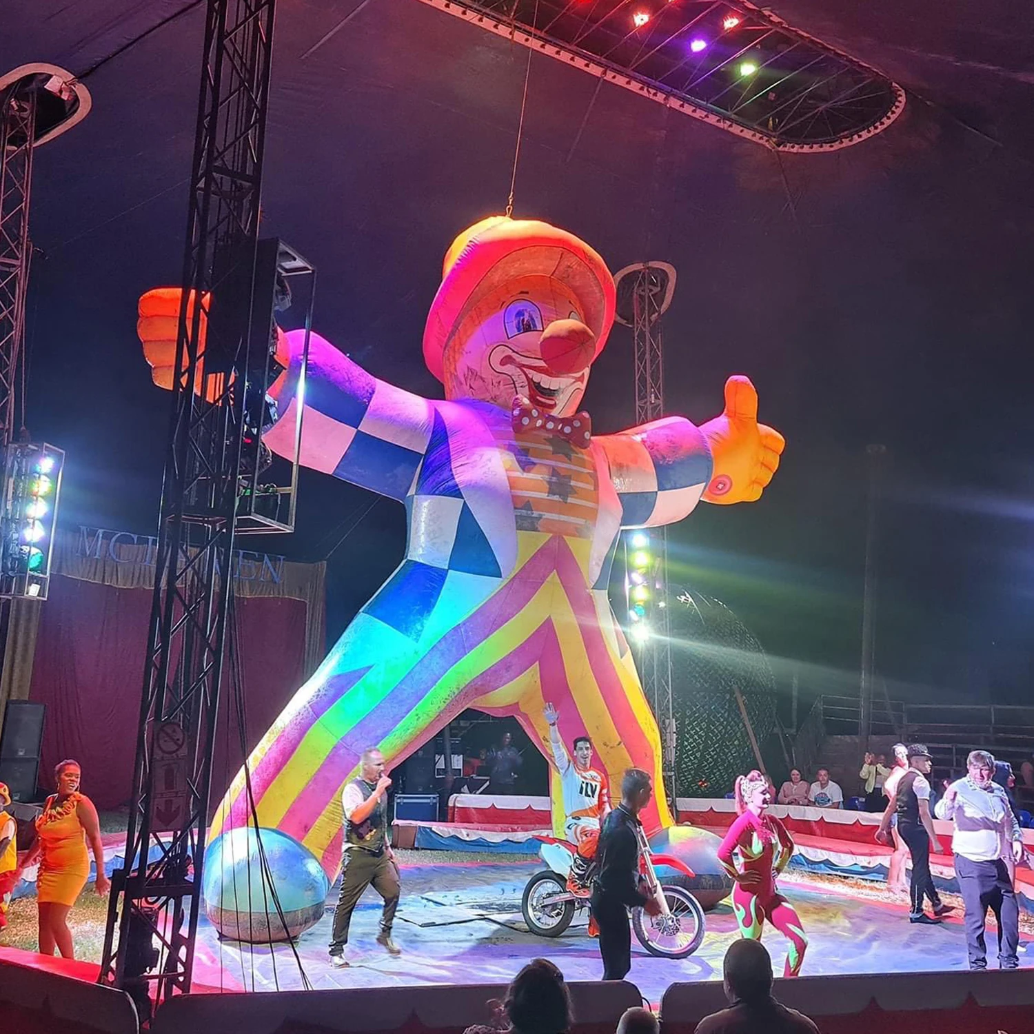 Most Popular 5mh Giant Inflatable Clown Cartoon With Blower Blow Up Cartoon Characters For Stage Events Decoration Advertising