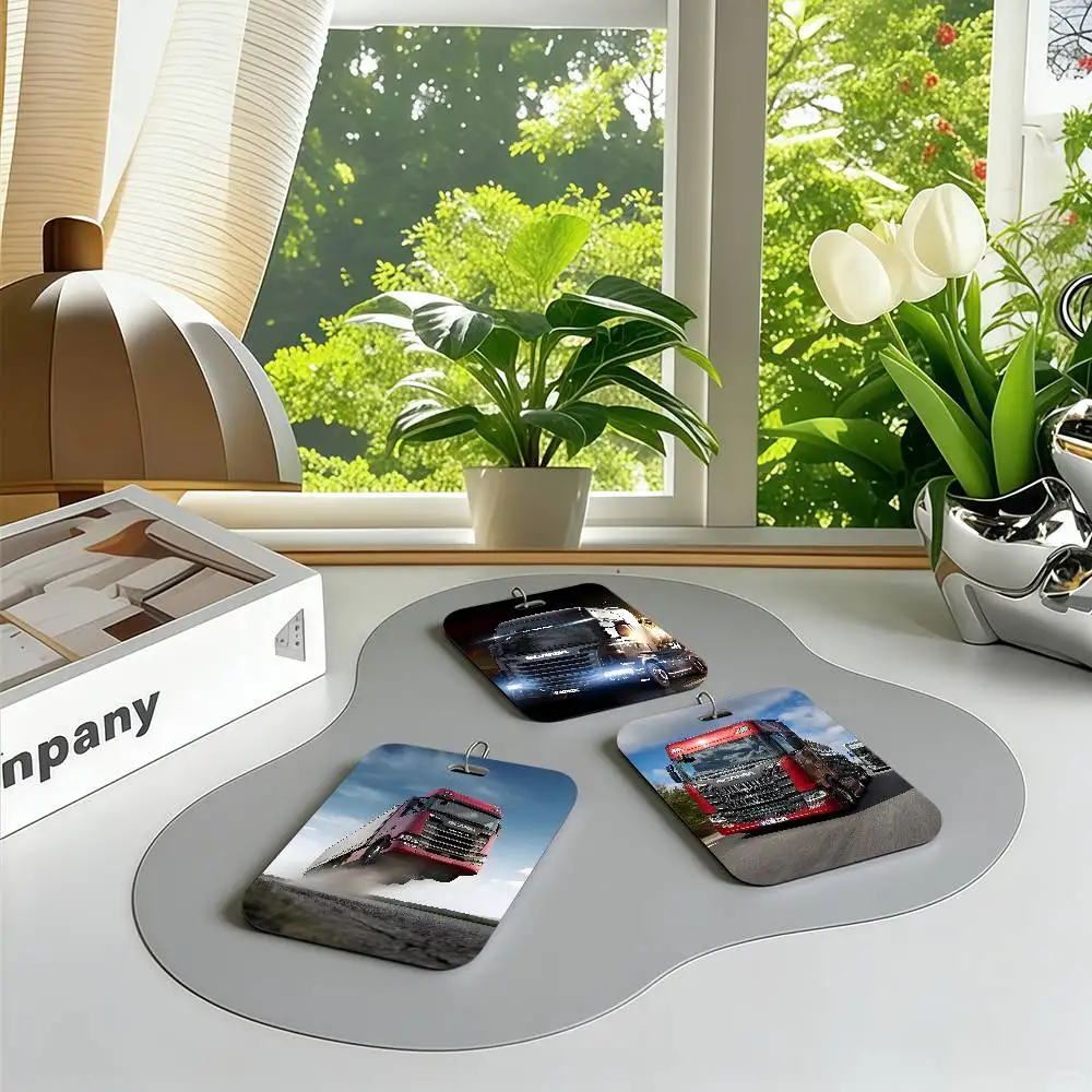 

Держатели для карт Truck S-Scania: для удостоверений личности, студенческих билетов, проездных на метро, бейджей сотрудников и защитных чехлов.