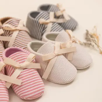Inverno nuovo neonato scarpe da passeggio a righe neonati maschi ragazze arco scarpe Casual suola antiscivolo suole in morbido cotone piatto confortevole