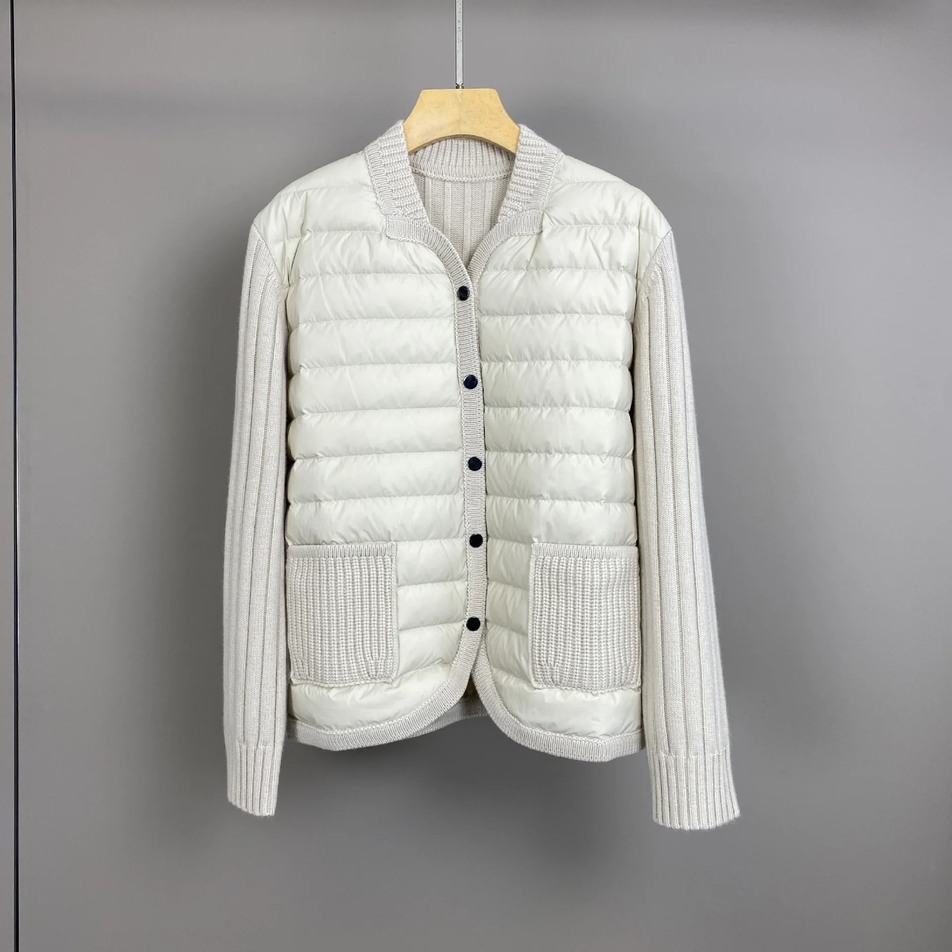 2025 الخريف والشتاء جديد عالي الجودة جيب مزدوج الصوف الكشمير محبوك الربط أوزة أسفل موضة عادية أسفل سترة #1