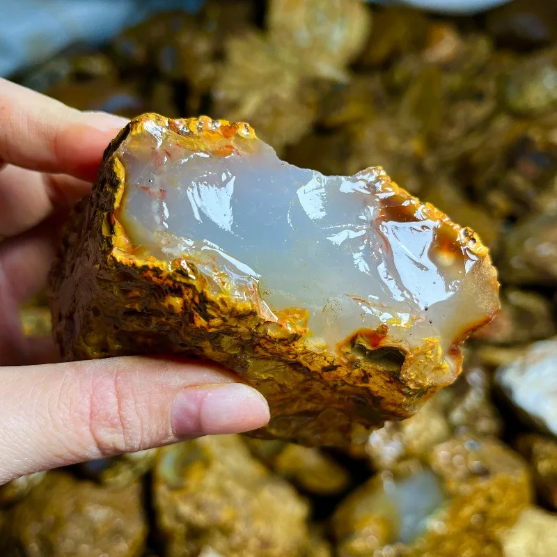 

Натуральный ледяной агат, грубый камень, сложенная кожа, игривая ручка, шерсть, желтая кожа, белый ледяной халцедон