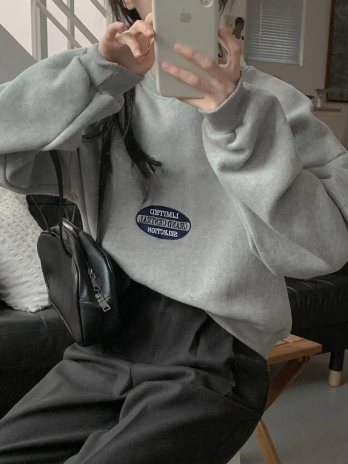 Damska bluza oversize, luźny krój, wygodna, z haftowanymi literami, nowość na jesień i zimę, modna bluzka.