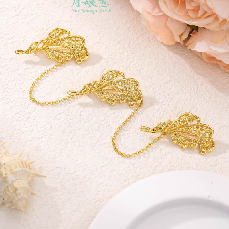 

Singapore Malaysia Nyonya Brooch Big Leaf