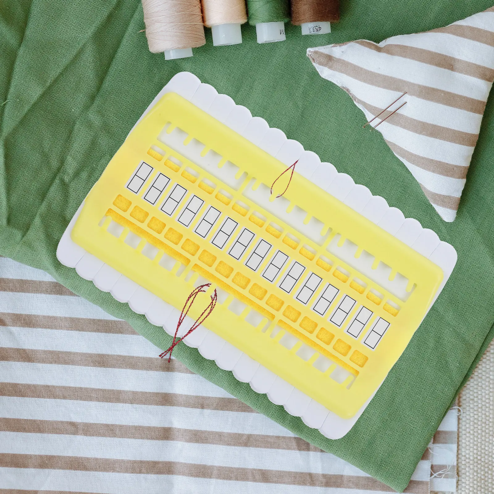 1Pcs Thread Organizer for Cross Stitch Embroidery 30-Position PVC Floss Card Compact Lightweight Tangle-Free Thread Holder Craft