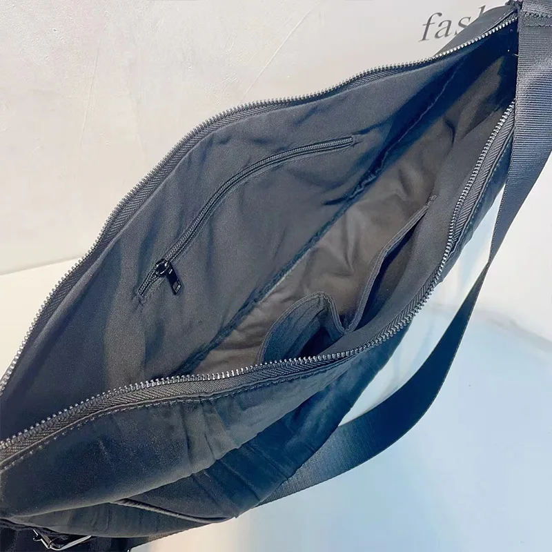 Casual new crescent crossbody bag women\'s pleated nylon waterproof bag female Mesh shoulder travel commuting denim bag with bear