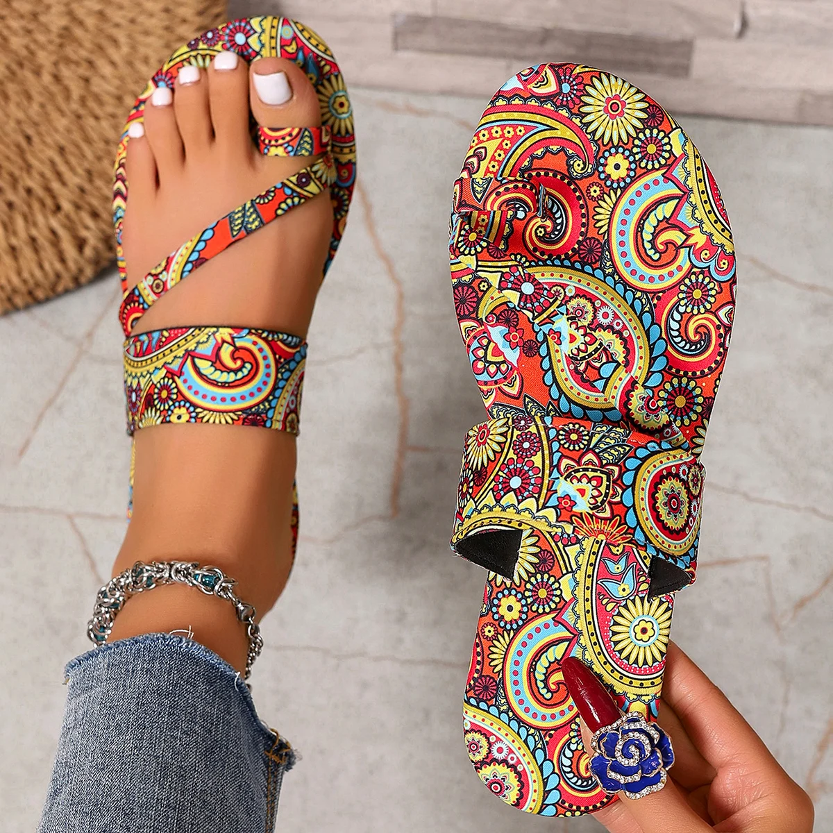 

Женские тапочки, модная нескользящая обувь для женщин, летние удобные сандалии с открытым носком, легкие пляжные тапочки большого размера, женские шлепанцы