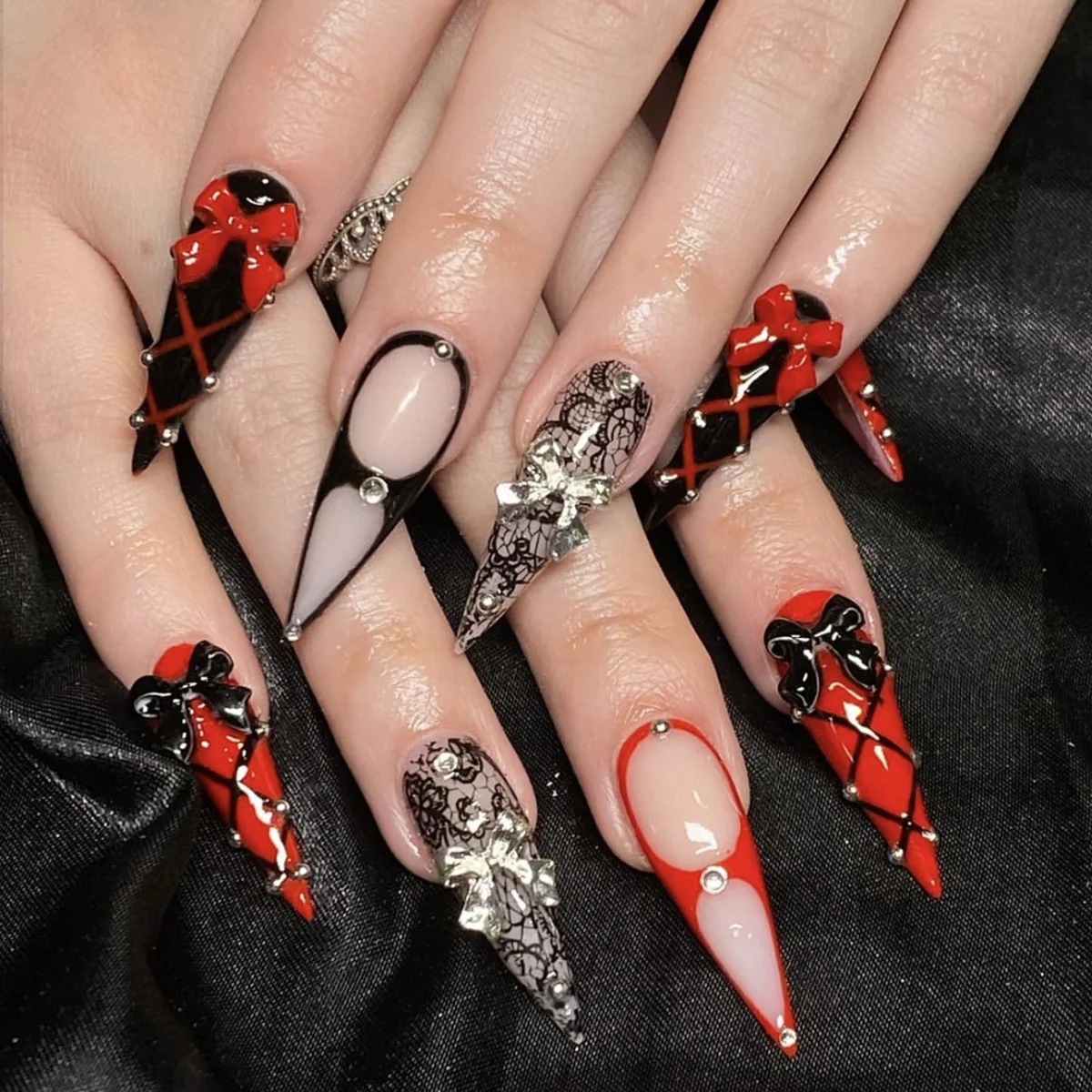 

24pcs Y2k Spicy Girls False Nail Patches Cross Lace Designs 3D Bowknots Press On Nails Black Red Long Stiletto Fake Nails Art