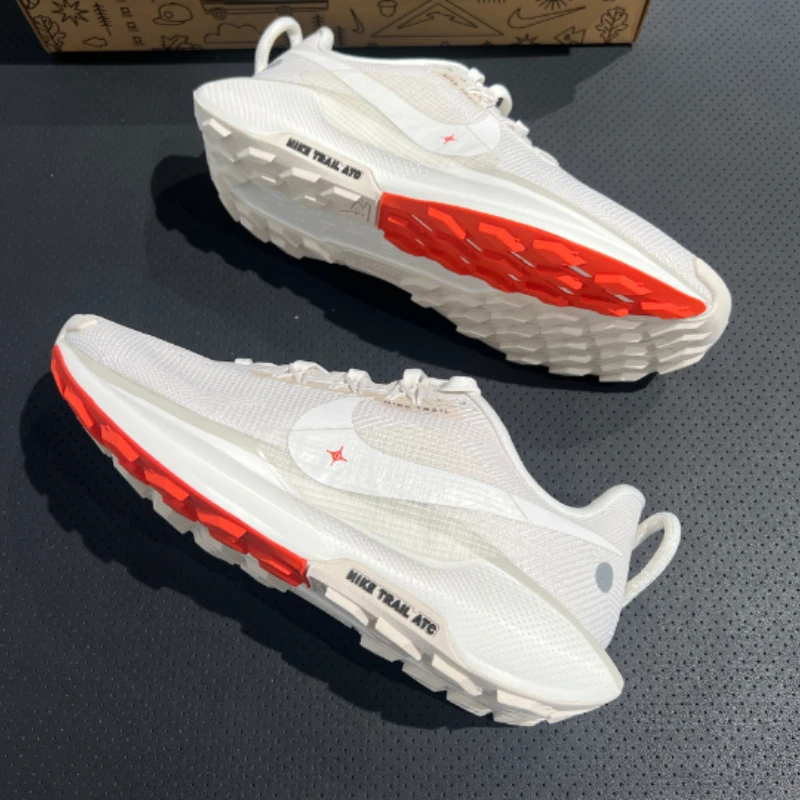 Women Shoes Running Nike - Nike Pegasus Trail 5, beige en