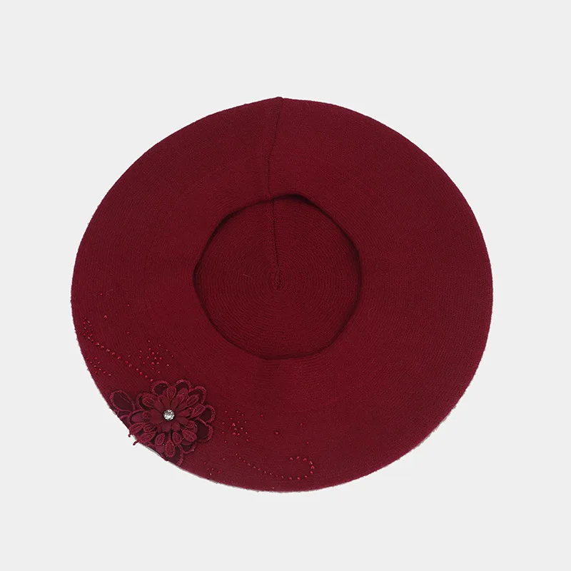 Fedoras Women Retro Stamping Drill Small Flowers Knitted Bud Cap Literary Small Fresh Fashion Painter Cap Winter Beret Hat