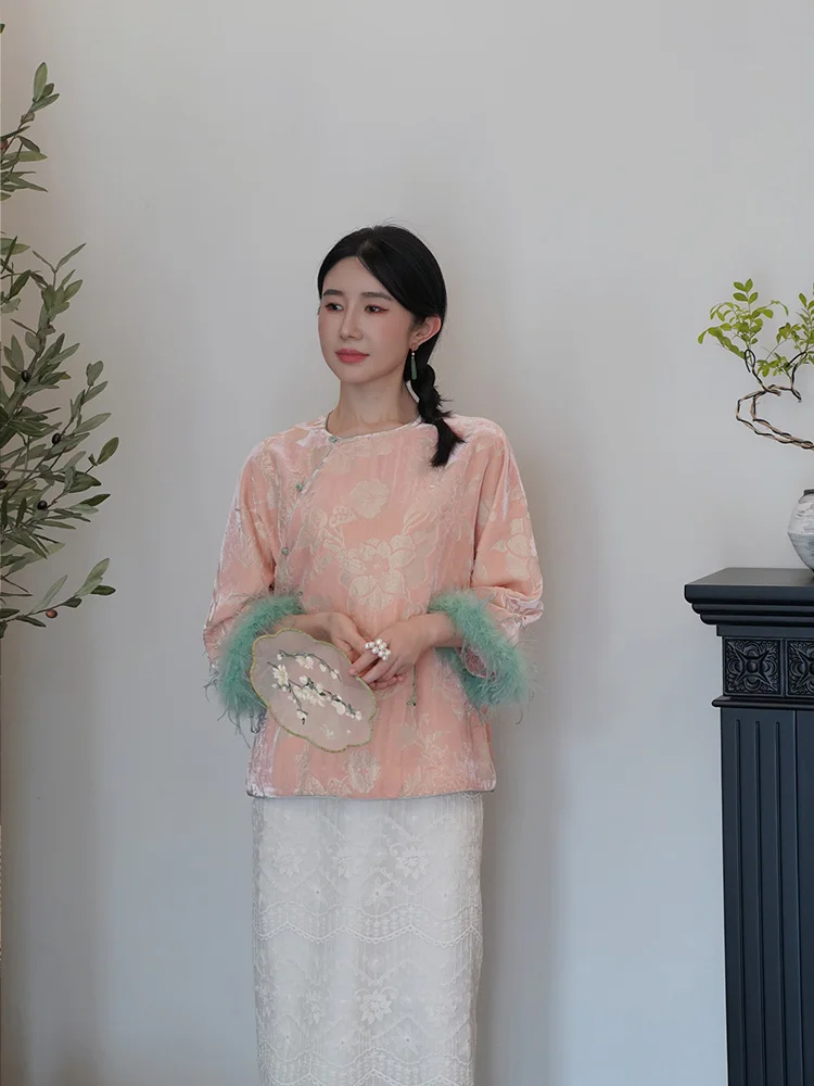 

Новогодний праздничный халат Jiaoyang из натурального шелкового бархата с вышивкой и отстегивающимися страусиными перьями, новый китайский стиль, женский топ