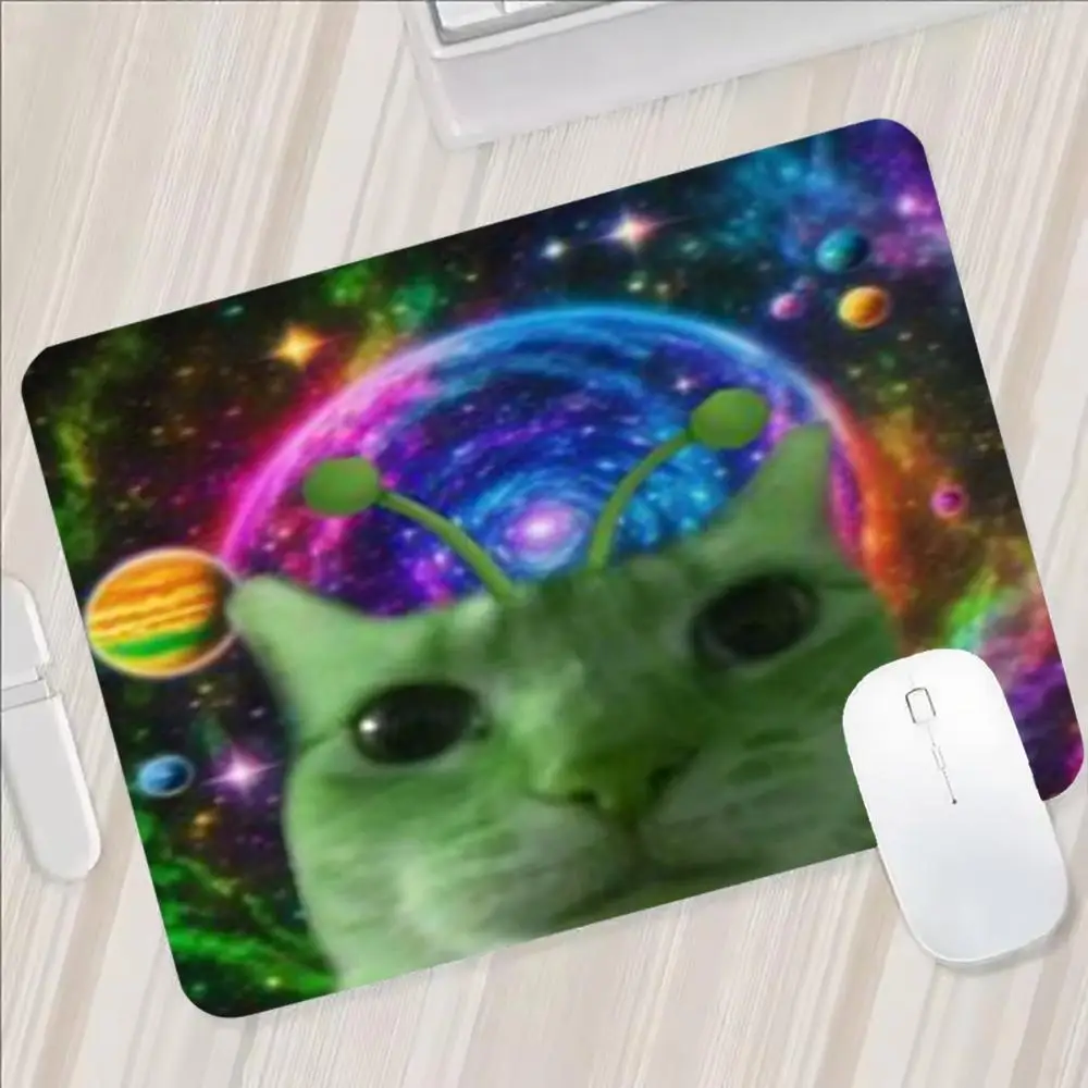 Alien-Katzen-Meme-Mauspad - Ausgefallene Rutschfeste Farbige Kante Tragbare Matte für Laptop, Büro & Gaming Kawaii Katzen-Schreibtischunterlage – Detail 13