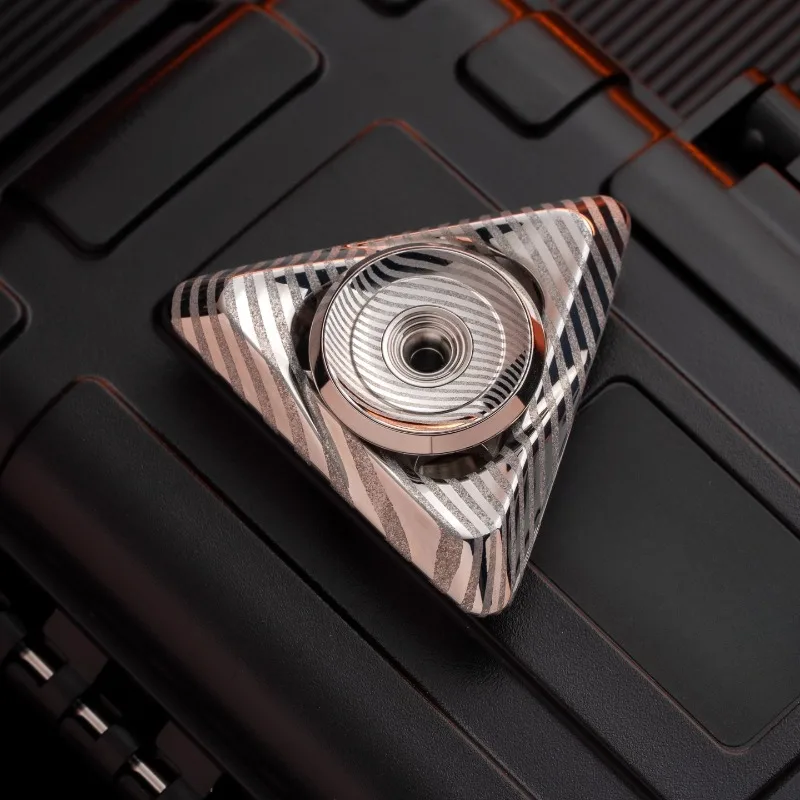 لعبة ROCK EDC Lingguang المعدنية الميكانيكية المكونة من ثلاث صفحات على شكل مثلث تململ سبينر لسطح المكتب #5